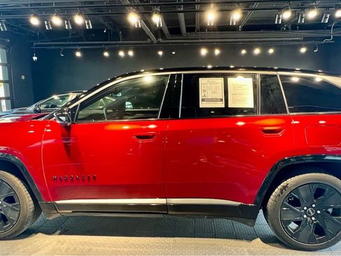 Used 2024 Jeep Wagoneer Launch Edition AWD/4WD image 4