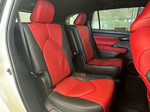 Used 2021 Toyota Highlander XSE image 24