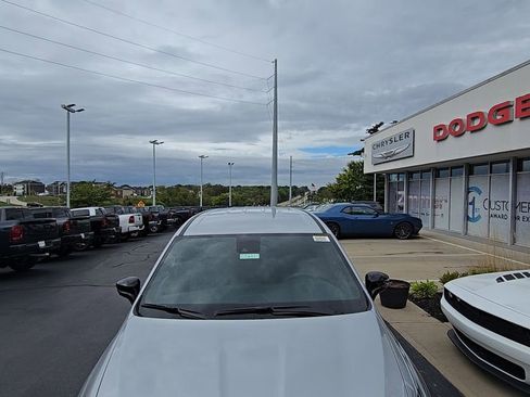 New 2026 Chrysler Pacifica Select image 4