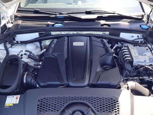 Certified 2023 Porsche Macan S AWD/4WD image 26