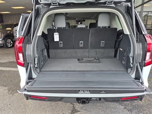 New 2025 Ford Expedition Active image 17