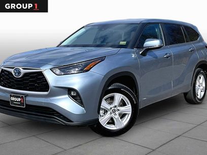 Used 2023 Toyota Highlander LE