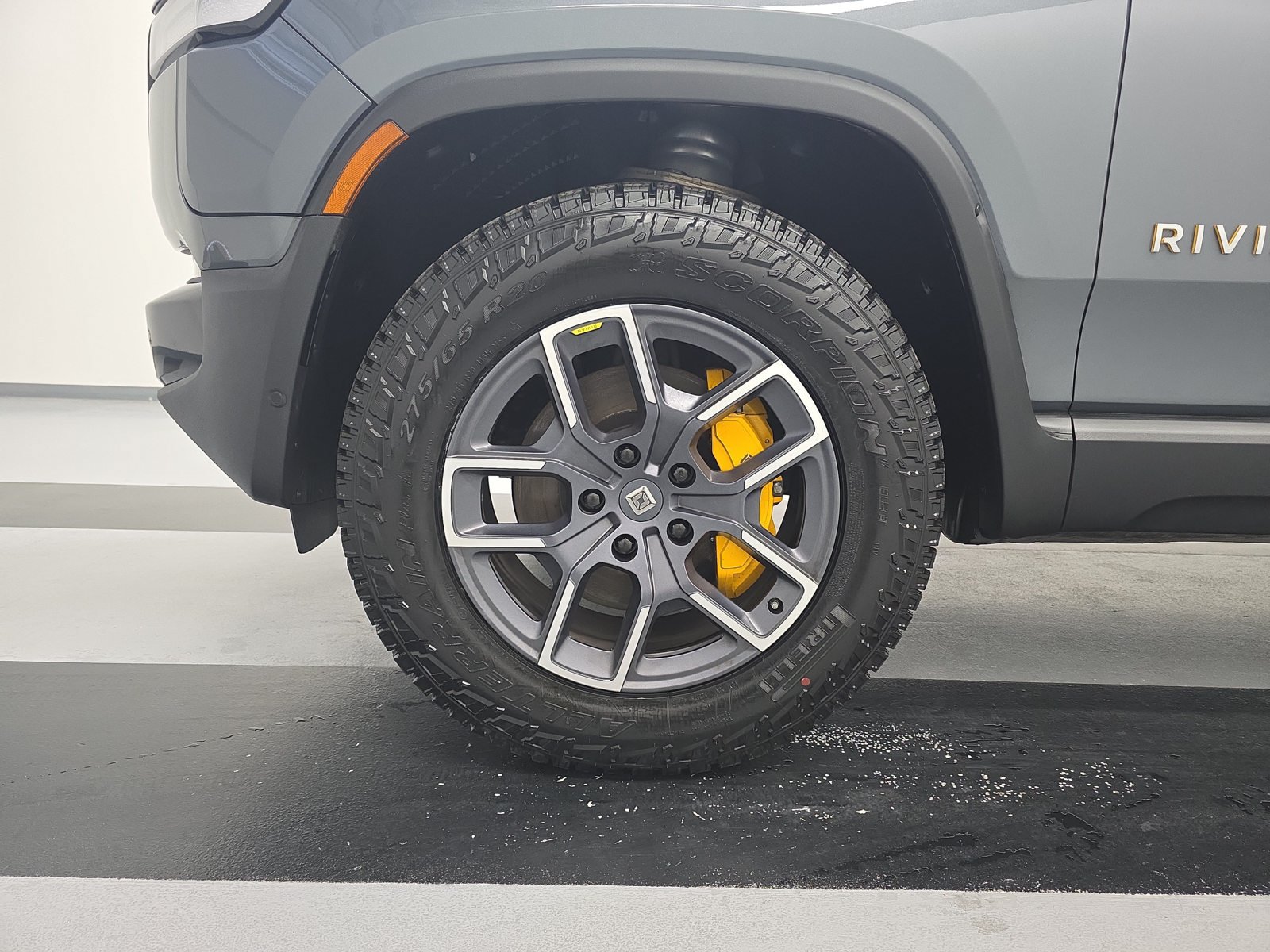 Used 2022 Rivian R1S Launch Edition Quad AWD/4WD image 9