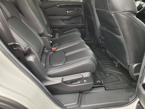 Used 2024 Honda Pilot Touring image 17