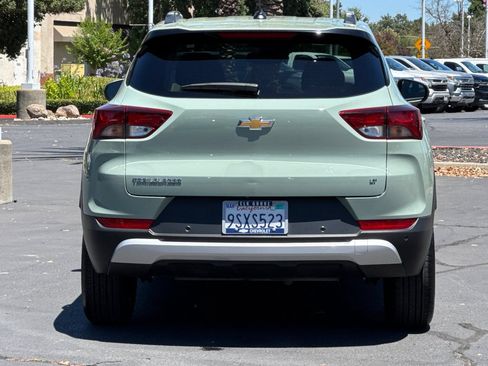 Used 2025 Chevrolet TrailBlazer LT w/ Convenience Package FWD image 4