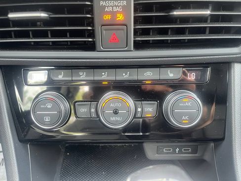 Used 2023 Volkswagen Jetta SE FWD image 16