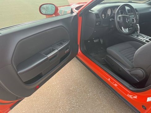 Used 2013 Dodge Challenger R/T w/ Electronics Convenience Group image 9