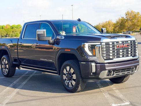 New 2026 GMC Sierra 2500 Denali w/ Denali Reserve Package AWD/4WD image 6