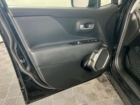 Used 2022 Jeep Renegade Latitude w/ Convenience Group AWD/4WD image 20