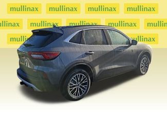 New 2025 Ford Escape SE w/ PHEV Premium Package FWD video 3