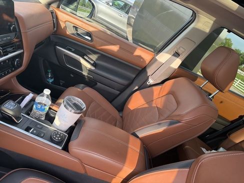 Used 2024 Nissan Pathfinder Platinum image 22