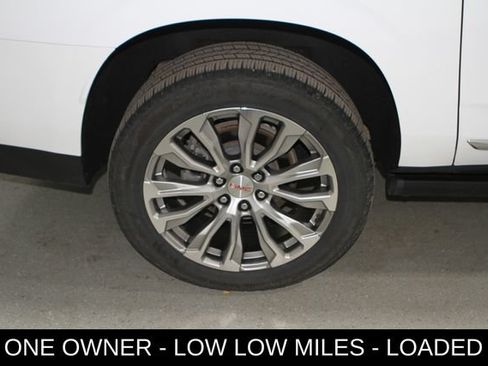 Used 2022 GMC Yukon XL Denali AWD/4WD image 5