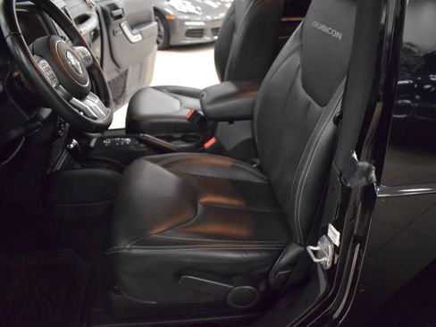 Used 2017 Jeep Wrangler Rubicon AWD/4WD image 25