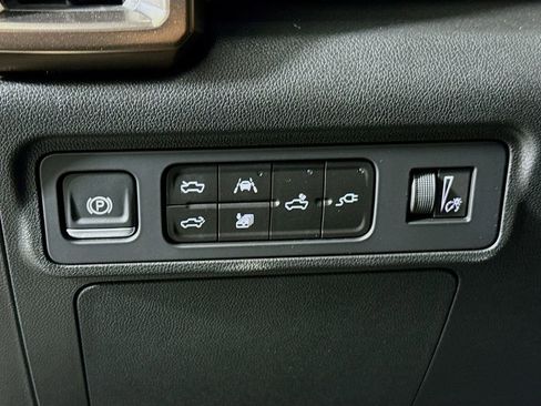 Used 2025 GMC Hummer EV 2X image 11