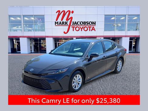 Used 2025 Toyota Camry LE image 1