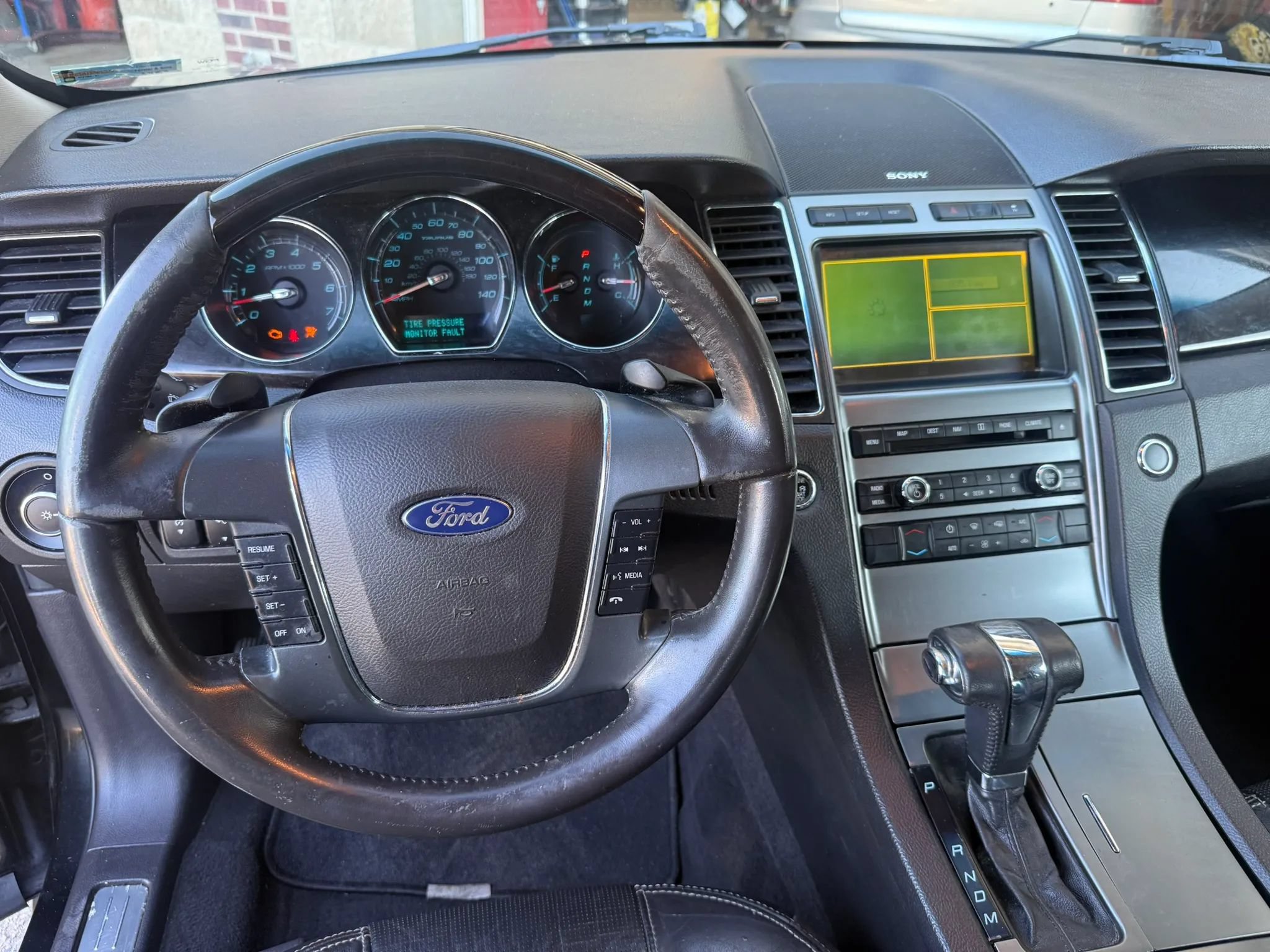 Used 2010 Ford Taurus Limited FWD image 19