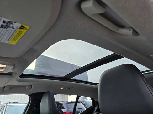 Used 2025 Volvo XC40 B5 Plus image 24