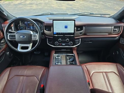 Used 2022 Ford Expedition Limited image 11