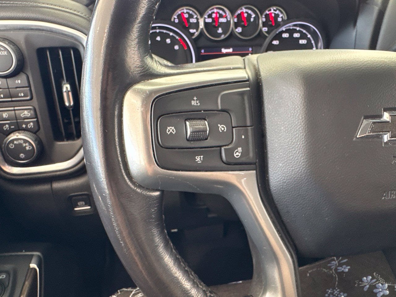 Used 2022 Chevrolet Silverado 1500 RST w/ Redline Edition AWD/4WD image 18