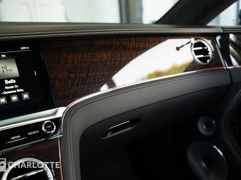 Used 2021 Bentley Continental GT image 32