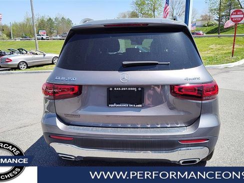 Used 2021 Mercedes-Benz GLB 250 4MATIC image 4