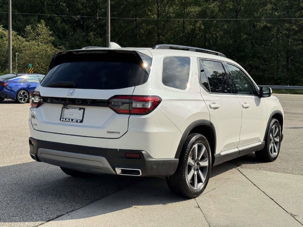 Used 2024 Honda Pilot Touring image 23