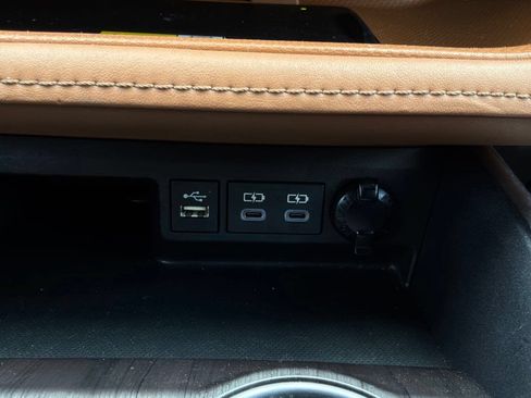 Used 2023 Toyota Highlander Platinum FWD image 30