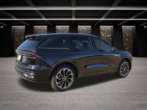 New 2026 Lincoln Nautilus Reserve image 2