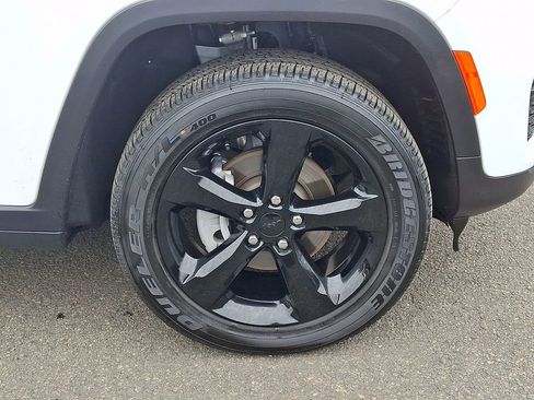 Used 2024 Jeep Grand Cherokee Altitude image 8