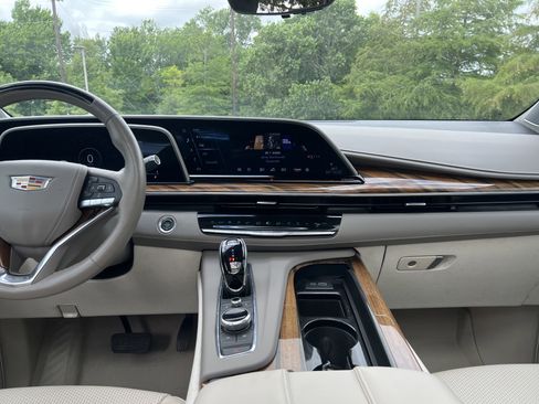 Used 2024 Cadillac Escalade Premium Luxury Platinum w/ LPO, Floor Liner Package AWD/4WD image 28