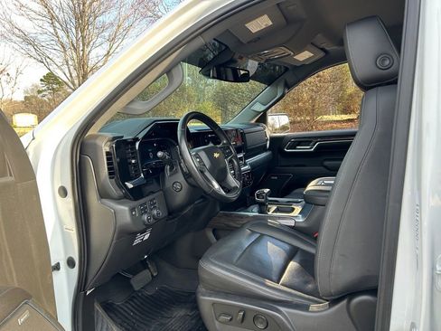 Certified 2022 Chevrolet Silverado 1500 LTZ w/ Z71 Off-Road Package image 45