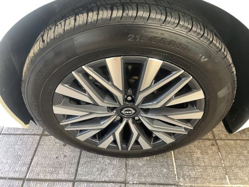 Used 2024 Nissan Altima 2.5 SV w/ SV Premium Package image 5