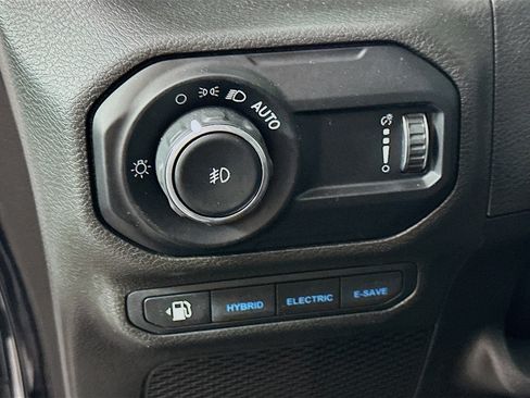 Used 2023 Jeep Wrangler Unlimited Sahara w/ Cold Weather Group AWD/4WD image 17