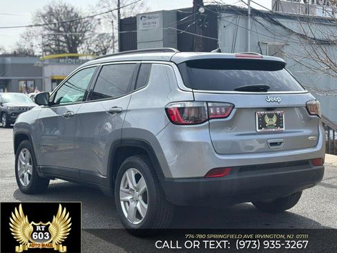 Used 2024 Jeep Compass Latitude image 4