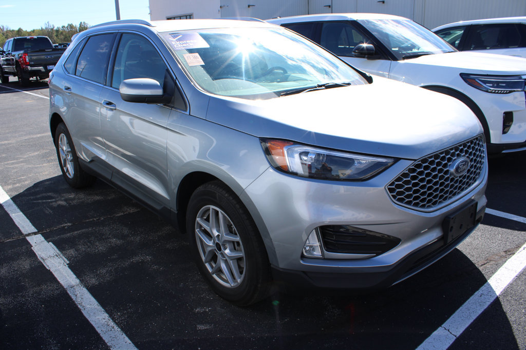 Certified 2024 Ford Edge SEL w/ Convenience Package AWD/4WD image 3