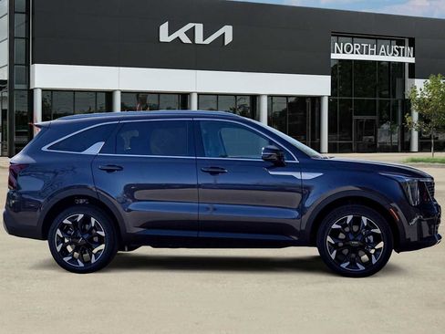 Certified 2025 Kia Sorento EX w/ Panoramic Sunroof Package image 6