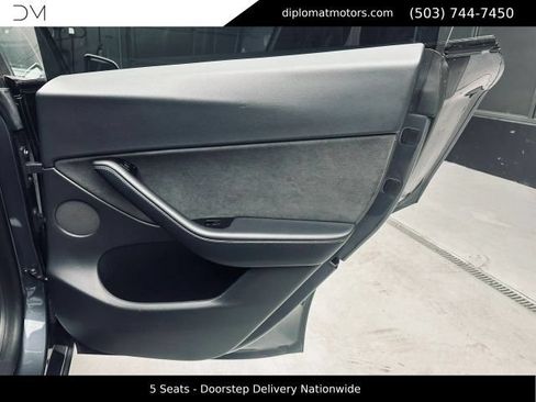 Used 2021 Tesla Model Y Long Range AWD/4WD image 26
