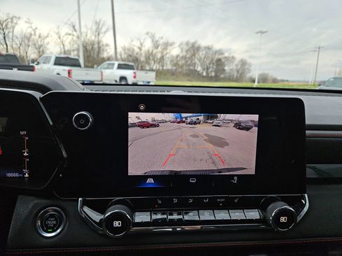 Used 2023 Chevrolet Colorado Z71 w/ Z71 Convenience Package 2 image 17