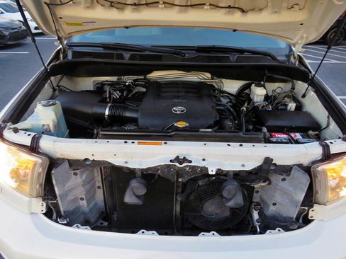 Used 2014 Toyota Sequoia Platinum image 40