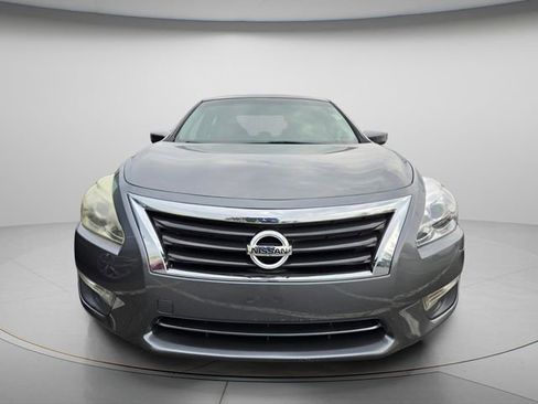 Used 2014 Nissan Altima 2.5 S w/ Sport Value Package FWD image 3