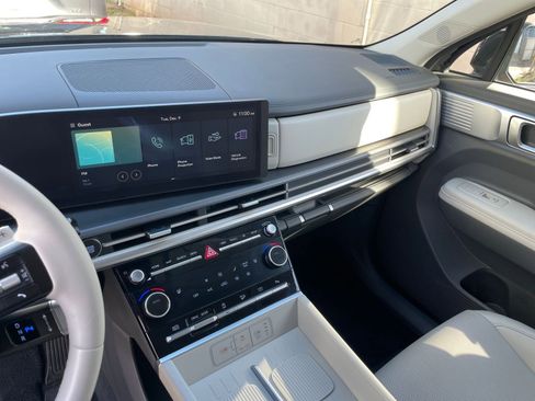 Used 2025 Hyundai Santa Fe SEL image 18