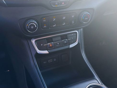 Used 2024 GMC Terrain SLE FWD image 15