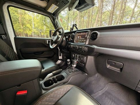 Used 2022 Jeep Gladiator Overland AWD/4WD image 19