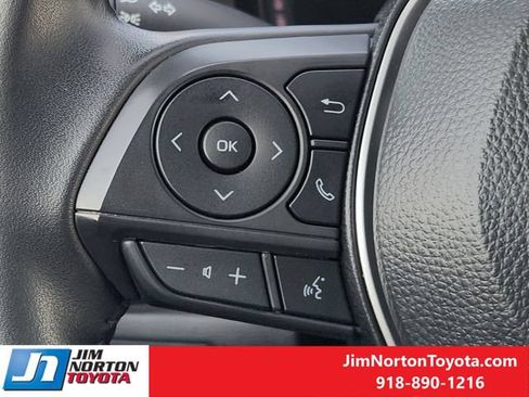 Used 2025 Toyota Corolla SE w/ SE Premium Package FWD image 29