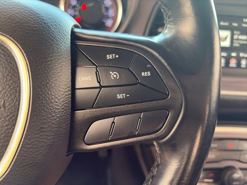 Used 2022 Dodge Challenger SXT RWD image 18