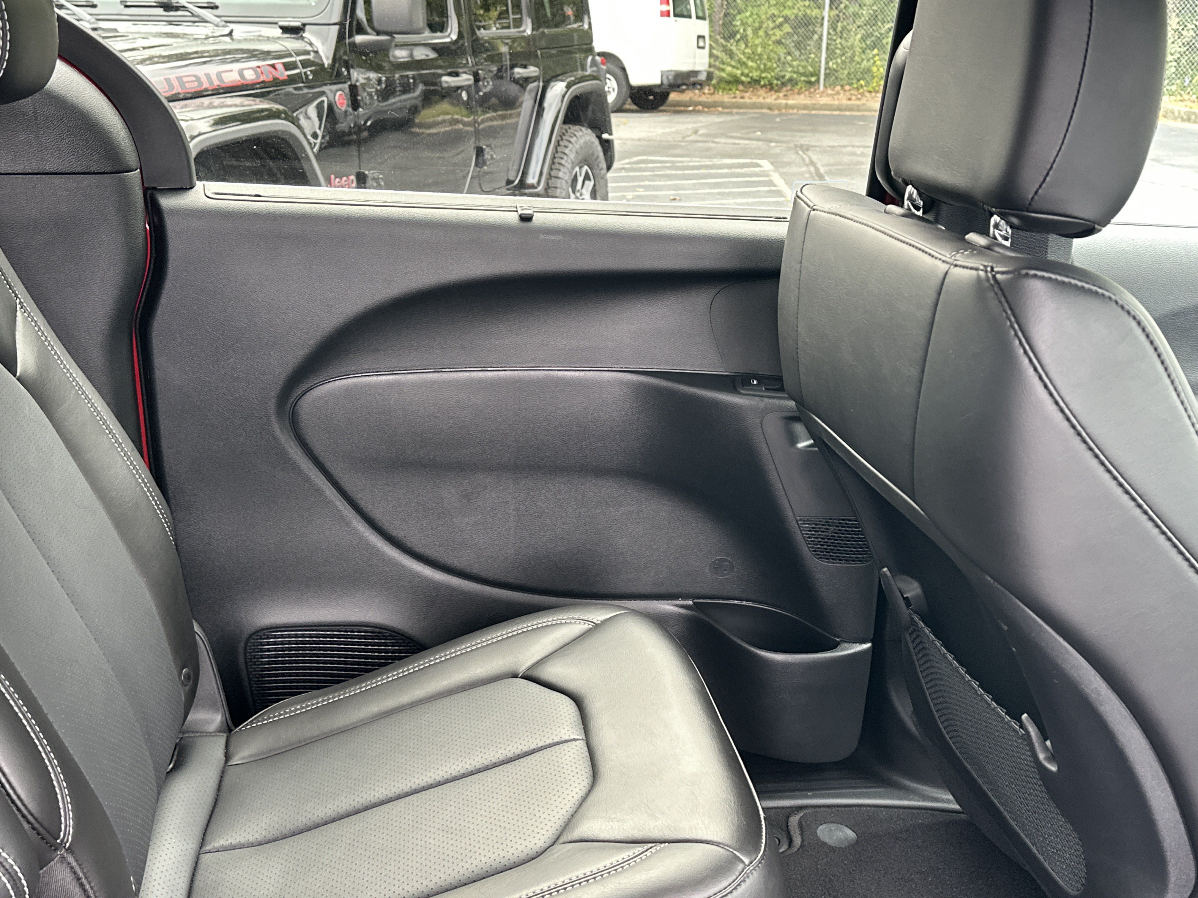 Used 2025 Chrysler Voyager LX FWD image 17