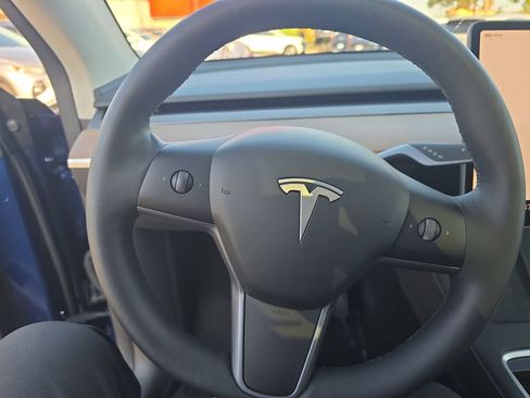 Used 2025 Tesla Model Y Long Range RWD image 13