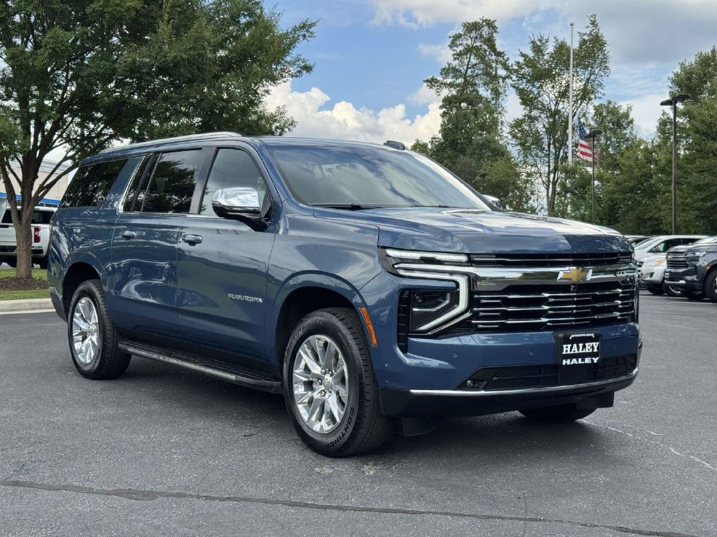 Used 2025 Chevrolet Suburban Premier AWD/4WD image 2