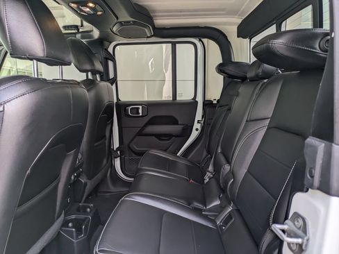 Used 2020 Jeep Gladiator Overland AWD/4WD image 10