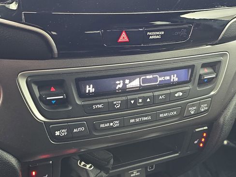 Certified 2022 Honda Pilot Sport image 22